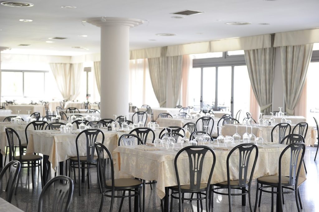 Altra vista della sala ristorante